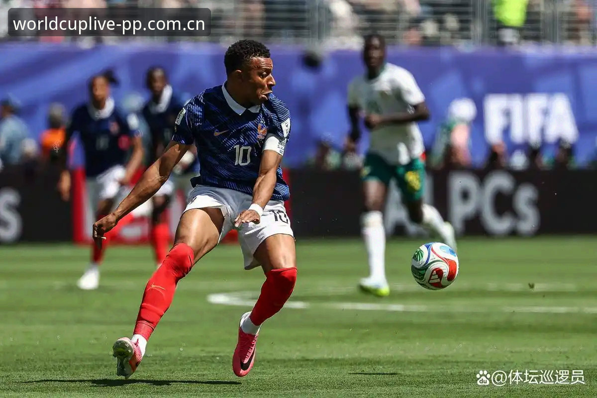 法国3-0伊拉克：雷暴中断2小时11分钟，姆巴佩追平克洛泽，世界杯新功能同步上线